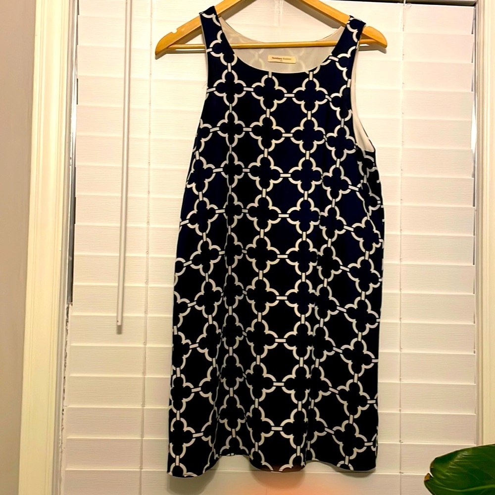 Beautiful dress, navy and white. Size M.